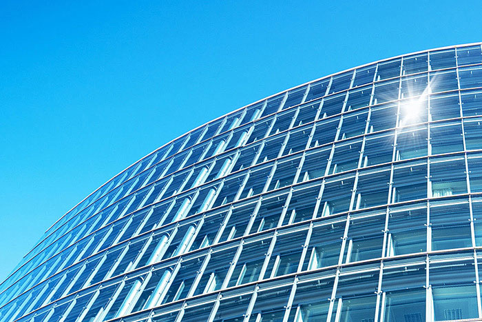 Hitzeschutzfolien an einer Glasfläche