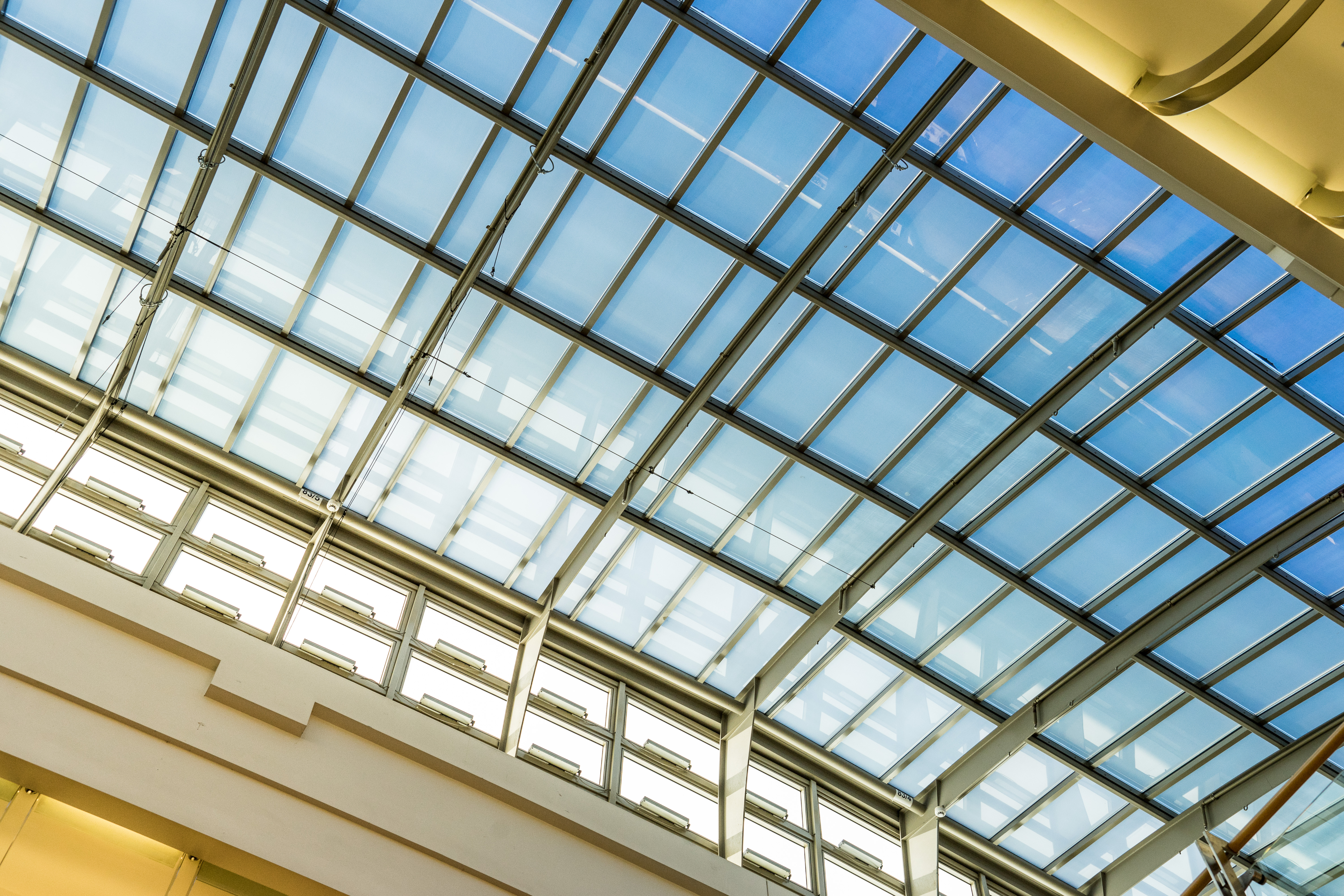 Glasfläche mit Spiegelfolie